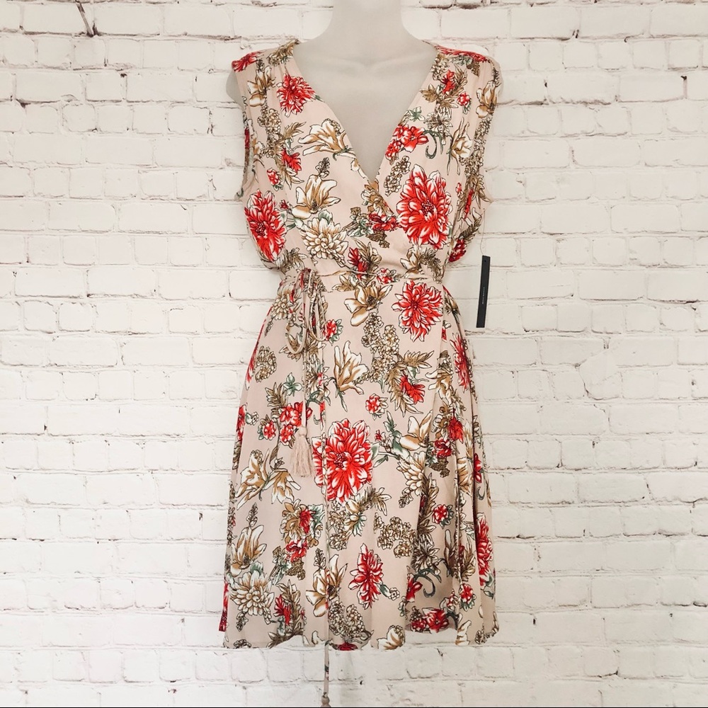 LULUS LIGHT PINK FLORAL WRAP DRESS SIZE MEDIUM NWT